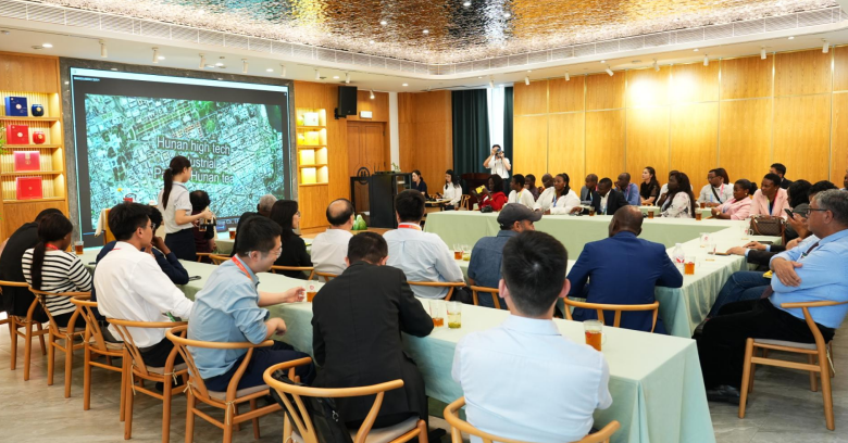 茶香为媒连中非 溯源茶史话合作丨中非经贸博览会外媒记者团参访湖南省茶叶博物馆 茶香为媒连中非 溯源茶史话合作丨中非经贸博览会外媒记者团参访湖南省茶叶博物馆